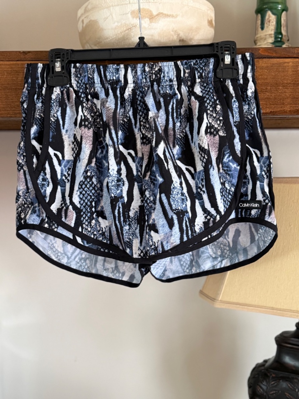 Calvin Klein Women's Comfortable Fashion Print Running Shorts - Small (4/6)